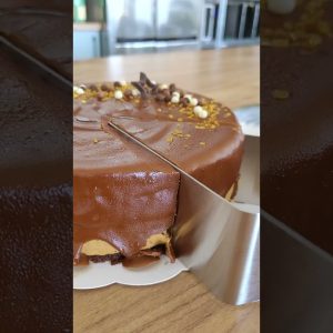 Cake Hack: Clever Tip and Trick for Baking Success!